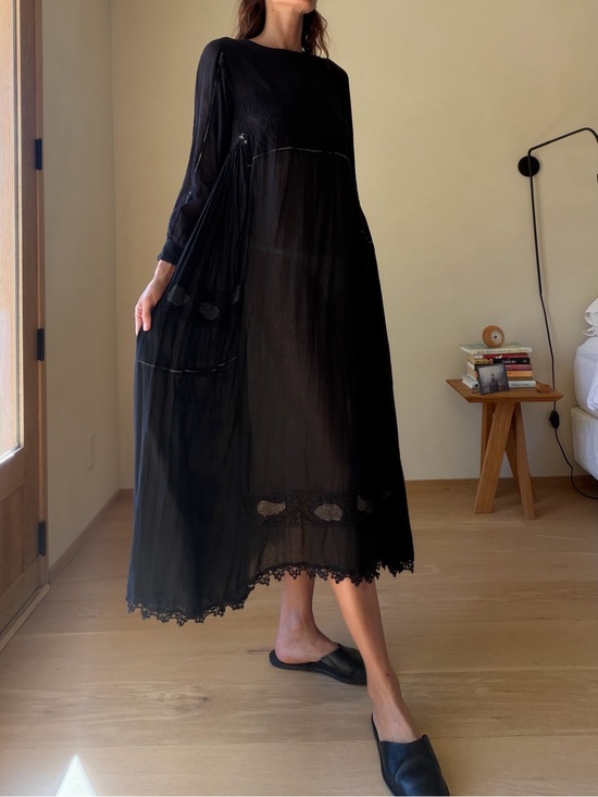 Injiri Dresses & Skirts - Elegant Black Long-Sleeve Midi Dress INJIRI